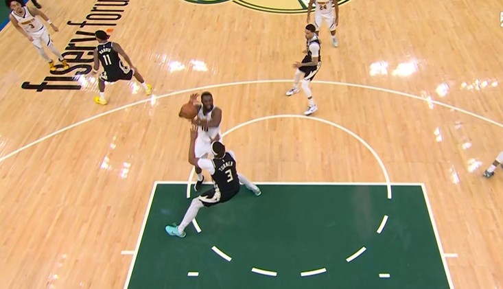 直播入口-很关键！特纳对小哈达威犯规&amp;后者2罚全中 掘金获得4分优势