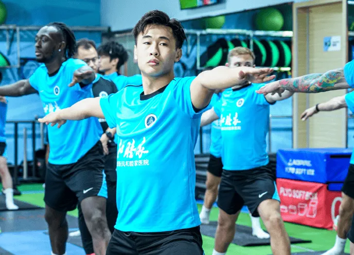 五大联赛积分榜-新鹏城官方：戴伟浚左膝外侧半月板撕裂进行手术，康复期6周