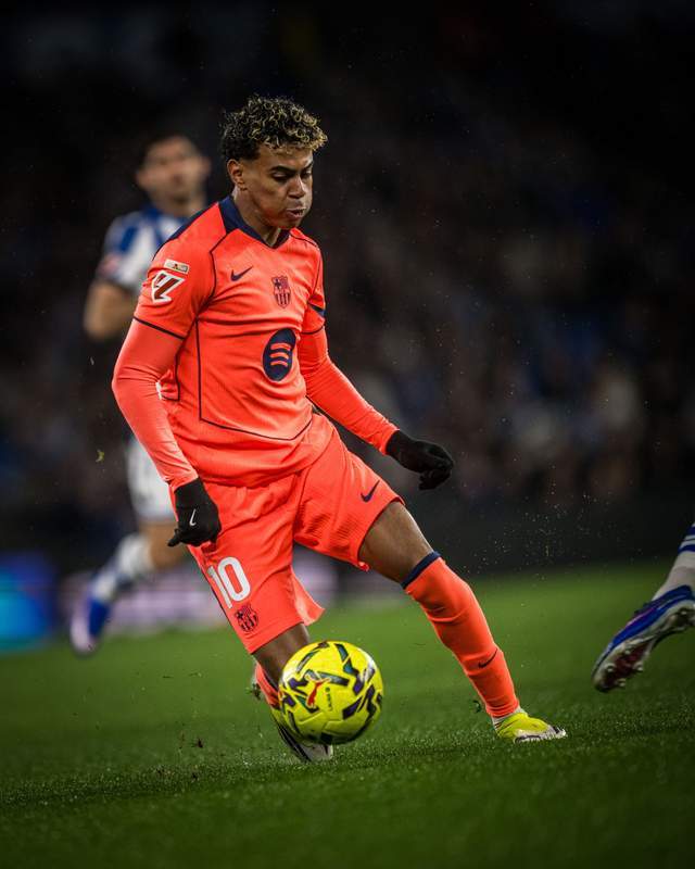 足球赛程-1-2！亚马尔助攻难救主，巴萨9连胜戛然而止，皇马重燃希望